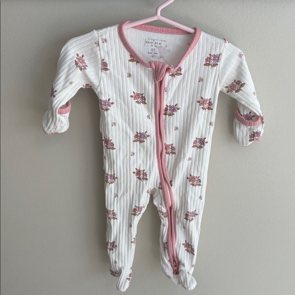 Kissy love 0-3 months Floral Baby sleeper with Pink Trim
